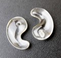 古代勾玉　水晶　クォーツ　まがたま　16mm×11mm　　　品番： 9896
