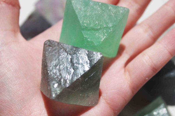 画像6: オーナメント　八面体　フローライト　8面体　ひし形　1個　置物　56gから60g　　　品番： 11542