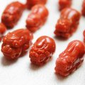 彫物　ヒキュウ彫り　穴なし　南紅メノウ　18から22mm　　品番： 11018