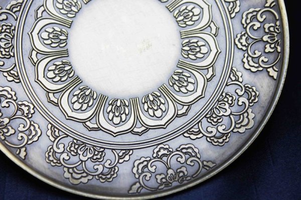 画像3: 置物　彫り物　お香受け皿　さざれ皿　真鍮製　花曼荼羅　約10cm　　品番： 11094