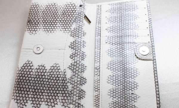 画像5: シーパイソンレザー　長財布　パターンホワイト　縁起物　風水　品番： 10146