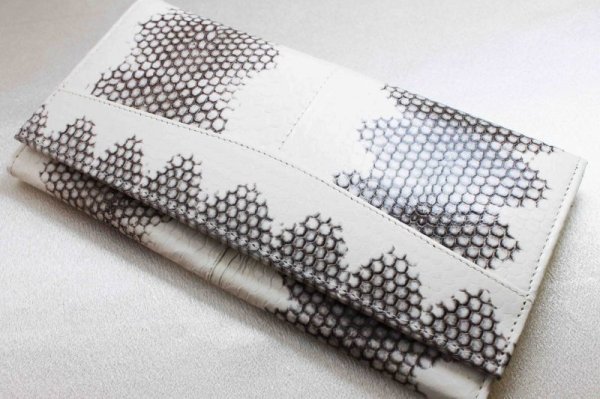 画像3: シーパイソンレザー　長財布　パターンホワイト　縁起物　風水　品番： 10146