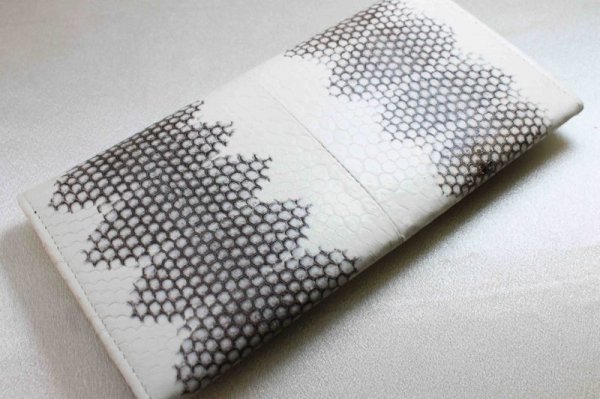 画像4: シーパイソンレザー　長財布　パターンホワイト　縁起物　風水　品番： 10146