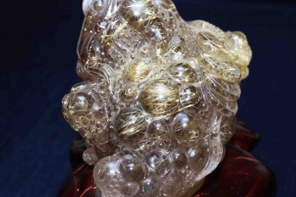 画像5: 【高品質】　一点物　置物　彫り物　オーナメント　ブラジル産　タイチンルチルクォーツ　三本足蛙　銭蛙　木製台座付き　品番： 11391