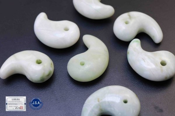 画像3: 【日本銘石】勾玉　糸魚川翡翠　〈新潟県〉　大　約30mm×20mm　【高品質　レア　希少】　品番：12038