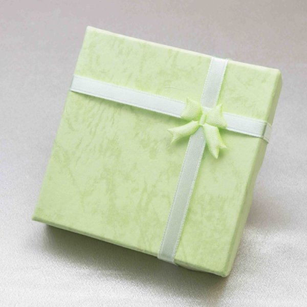 画像1: 【現品限り】プレゼント　ギフト　ボックス　レディース　リボン付き　ペーパーボックス　紙箱　グリーン　緑　　品番：12101