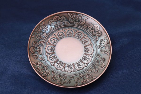 画像2: 置物　彫り物　お香受け皿　赤　さざれ皿　真鍮製　花曼荼羅　約10cm　しんちゅう　合金　品番： 12493