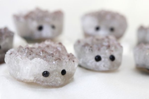 画像3: 置物　アメジスト　ハリネズミ　グレー　紫水晶　原石　癒し　浄化　インテリア　彫り物　2月の誕生石・誕生木　品番： 12679