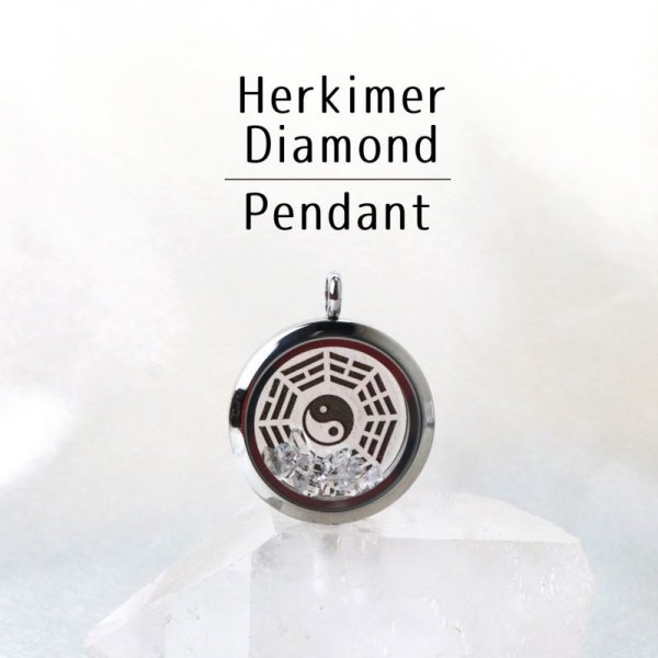 画像1: ペンダントトップ　シルバー　ハーキマーダイヤモンド　大　八卦太極図　さざれ　品番：12872