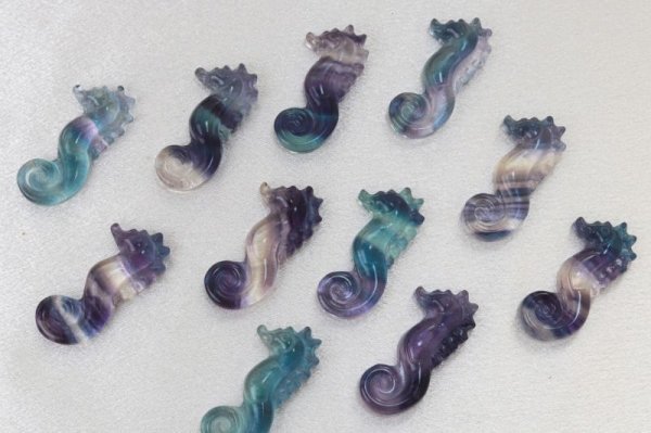 画像3: ルース　フローライト　タツノオトシゴ型　インテリア　癒し　浄化　置物　彫り物　品番：12124