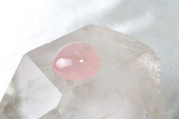 画像2: 一粒売り　ローズクォーツ　ハート型　穴あり　ピンク　変形ビーズ　天然石　パーツ　品番： 12954