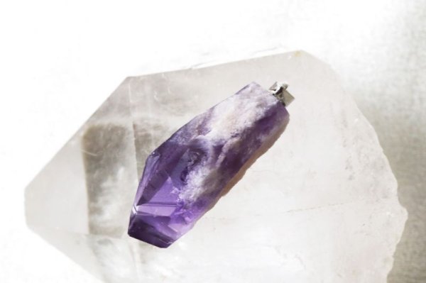 画像3: 【自社製アクセサリー10点以上でクーポン使用後30％OFF対象商品（クーポン番号：AC30）】ペンダントトップ　レーザーアメジスト　癒し　浄化　2月　誕生石　天然石　品番：13023