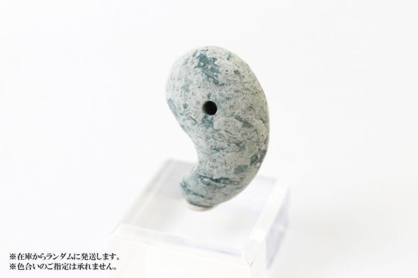 画像3: 【日本銘石】勾玉　十和田石　〈秋田県〉　特大　約33×20×14mm　健康　やすらぎ　仕事運　品番：13039