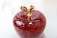 画像2: 置物　幸運のリンゴ　CZ　レッド　赤　ジルコニアストーン　風水　開運　幸福　幸運　金運　運気上昇　幸運のアップル　彫り物　品番： 13233 (2)