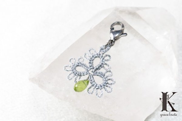 画像3: 【現品限り】Grace Knote　グレースノート　マスクチャーム　Clover　クローバー　ペリドット　SV　ハンドメイド　手編みレース　天然石　 シルバー　品番：13446