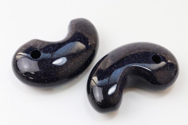 画像3: 勾玉　紫金石　約80×50×25mm　横穴あり　中国産　浄化　自己表現　出会いのチャンス　人工石　品番： 13455