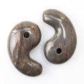勾玉　ジャスパー　グレー系　約80×50×25mm　横穴あり　中国産　碧玉　広い視野　洞察力　自信　リラックス　信念を強める　品番： 13460
