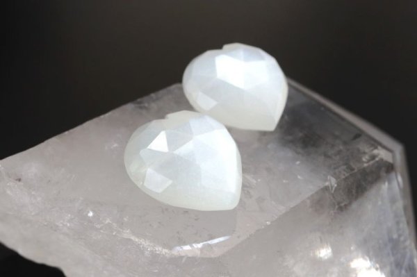 画像3: 一粒売り　ホワイトムーンストーン　ハート型　穴あり　約6.7ct?13.4ct　スリランカ産　人間の情緒　社交性　喜び　楽観的思考　品番： 13156