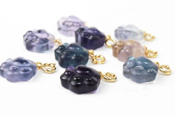 画像4: チャーム　フローライト　猫の肉球形　癒し　浄化　真鍮　パーツ　天然石　品番：13493