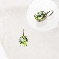 チャーム　ペリドット　チェッカーカット　プラチナ　4×5mm　パキスタン産　太陽の宝石　陽の気　再生　ペンダントトップ　ジュエリー　品番：13502