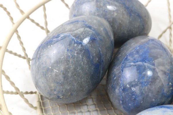 画像2: 置物　玉子　ラピスラズリ　たまご　卵　9月誕生石　邪気を払う　天然石　品番：13541