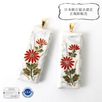 【日本銘石 ✕ 消粉蒔絵】ペンダントトップ　フェアリースキンサファイア　小菊　スクエア型　〈広島県〉　金粉漆蒔絵　金沢金箔　伝統工芸　品番：13763