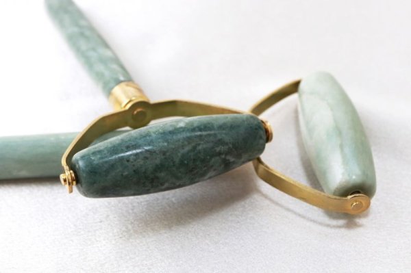 画像3: マッサージローラー　ネフライト　知恵と安らぎ　癒し　エネルギー　サポート　マッサージローラー　天然石ローラー　品番： 9222