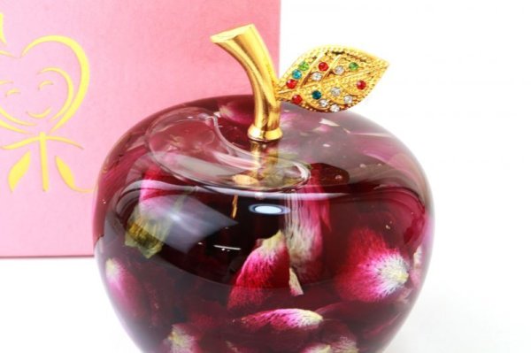 画像5: 置物　プリンセスアップル　ワインカラー　ローズクォーツ　さざれ石入り　金箔　国産バラ　ドライフラワー　 風水　開運　幸福　幸運　品番： 13862