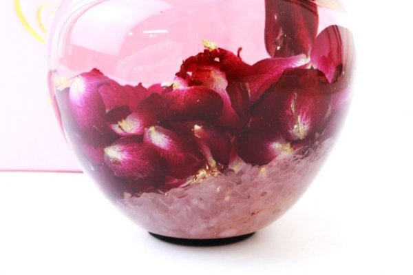 画像3: 置物　プリンセスアップル　ワインカラー　ローズクォーツ　さざれ石入り　金箔　国産バラ　ドライフラワー　 風水　開運　幸福　幸運　品番： 13862