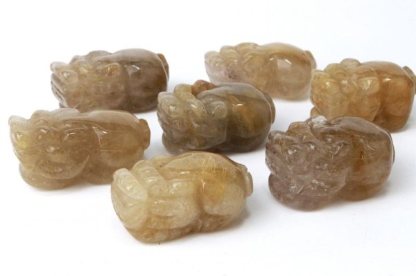 画像10: 置物　ルチルクォーツ　ひきゅう　貔貅　大　ブラジル産　約35.5ｍｍから37.5ｍｍ　金運アップ　風水　彫り物　品番： 13093