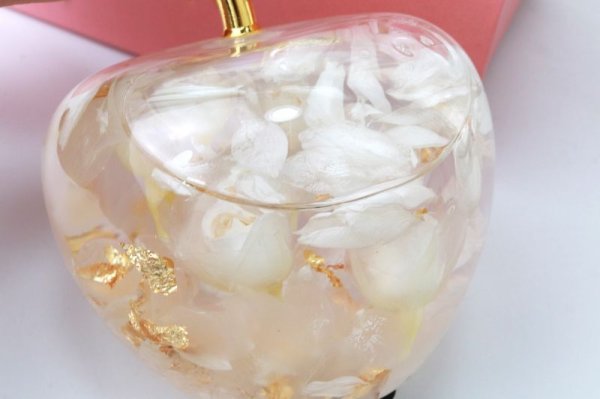 画像4: 置物　プリンセスアップル　ホワイトカラー　水晶　さざれ石入り　金箔　国産バラ　ドライフラワー　 風水　開運　幸福　幸運　品番： 14139