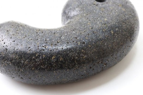 画像3: 【日本銘石】勾玉　霊峰　富士溶岩　〈静岡県〉　灰色　約70mm　幸運　金運　健康　※ポイント対象外　品番：14150