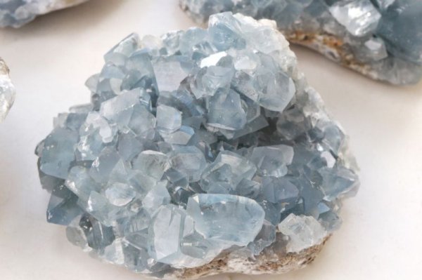 画像3: 原石　セレスタイト　マダガスカル産　約180gから250g　1個　清浄　博愛　休息　浄化　愛情　置物　品番： 13000