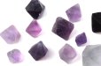 画像2: 原石　フローライト　八面体　8面体　紫色　約100gパック　中国産　癒し　浄化　天然石　品番：14429 (2)