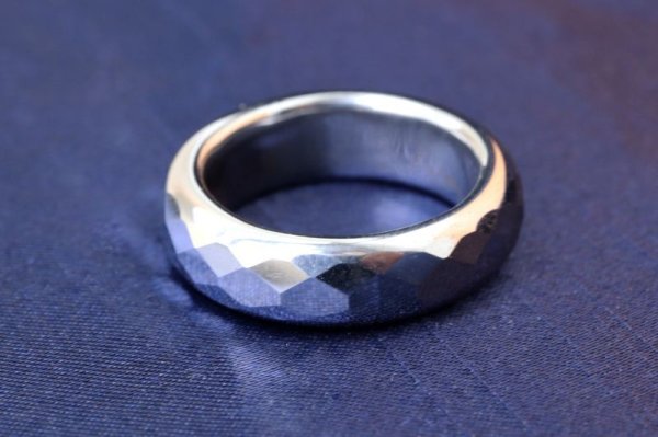画像2: テラヘルツ　リング　指輪　表面カット加工　ユニセックスデザイン　約19号〜20.5号　品番： 14684