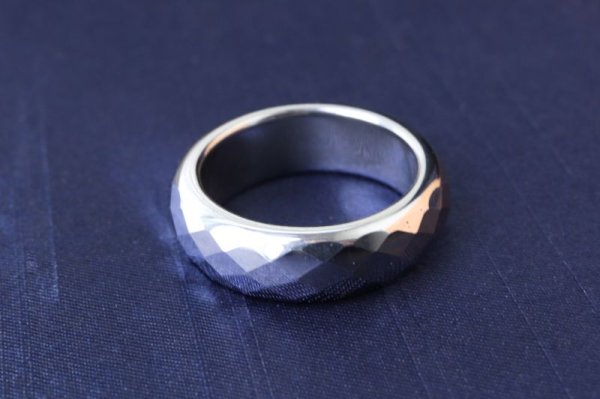 画像2: テラヘルツ　リング　指輪　表面カット加工　ユニセックスデザイン　約26号〜26.5号　品番： 14685