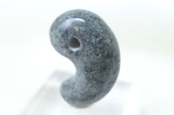 画像3: 【日本銘石】勾玉　ストークライト　〈兵庫県〉　中　約25mm　平和　子宝　思い出の石　品番：15023