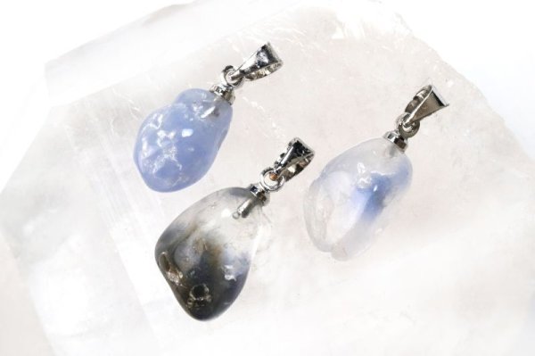 画像3: 【自社製アクセサリー10点以上でクーポン使用後30％OFF対象商品（クーポン番号：AC30）】ペンダントトップ　デュモルチェライトインクォーツ　真鍮　ブラジル産　日本製　集中力　洞察力　良縁　ジュエリー　天然石　品番：15107