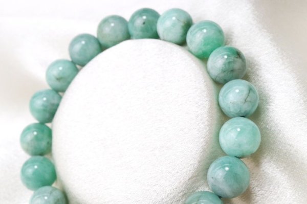 画像4: ブレス　エメラルド　丸　約10.5mm　ブラジル産　芸術的才能の開花　5月誕生石　天然石　品番： 15206