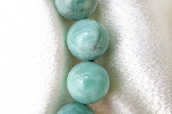 画像3: ブレス　エメラルド　丸　約10.5mm　ブラジル産　芸術的才能の開花　5月誕生石　天然石　品番： 15206