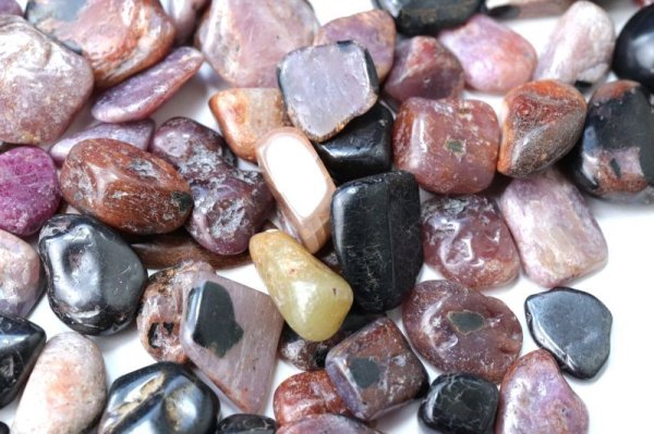 画像3: さざれ　ルビー　インド産　オリジナルパッケージ付　約100gパック　宝石の女王　情熱的　金運　勝利　浄化　天然石　品番：15211