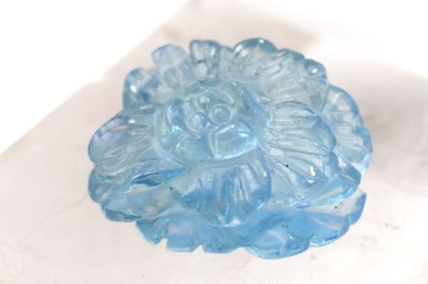 画像4: 天然石パーツ　アクアマリン　濃い色　花彫り　ブレス用　横穴　貫通穴　幸福　愛情　ビーズ　彫刻パーツ　天然石　品番：15290