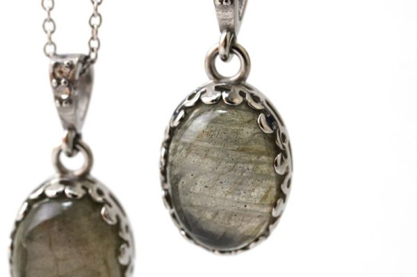 画像4: 【自社製アクセサリー10点以上でクーポン使用後30％OFF対象商品（クーポン番号：AC30）】ペンダントトップ　ピンクラブラドライト　オーバル　約16×12mm　ステンレス　マダガスカル産　日本製　自由　夢　ヒーリング　ジュエリー　天然石　品番：15362