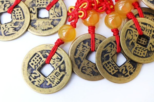 画像4: 【現品限り】ストラップ　古銭　乾隆通宝　けんりゅうつうほう　10個セット　こせん　古泉　縁起物　風水　運気　財運　お守り　2023年　品番： 15369