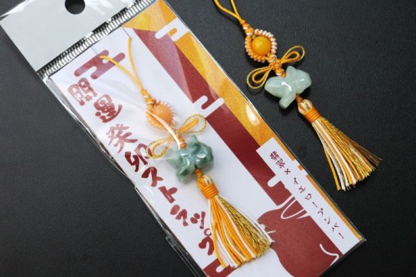 画像4: 2023年　開運癸卯ストラップ　翡翠×イエローアンバー　総角結び　入型　癸卯　うさぎ　思考を柔軟に　不安を遠ざける　繁栄　長寿　干支　お守り　天然石　品番：15410