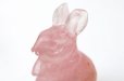 画像2: 置物　ローズクォーツ　ウサギ型　1個　干支　卯　ラビット　癒し　浄化　彫り物　天然石　品番： 15430 (2)