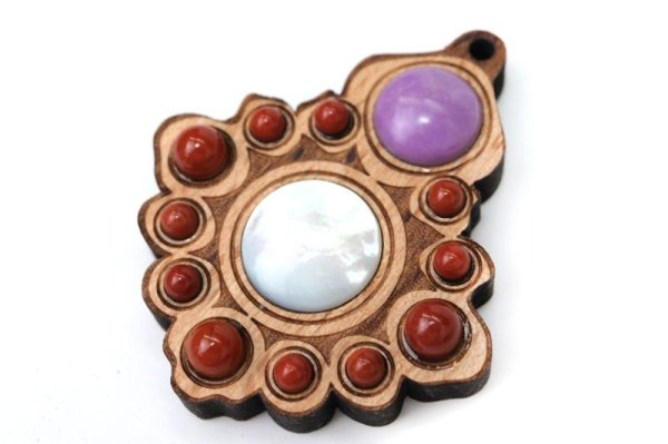 画像3: ペンダントトップ　波　欅（けやき）　レッドジャスパー　フォスフォシデライト　シェル　祟高　華麗　調和　赤　健康　行動力　決断力　判断力　風水　天然石　品番：15443