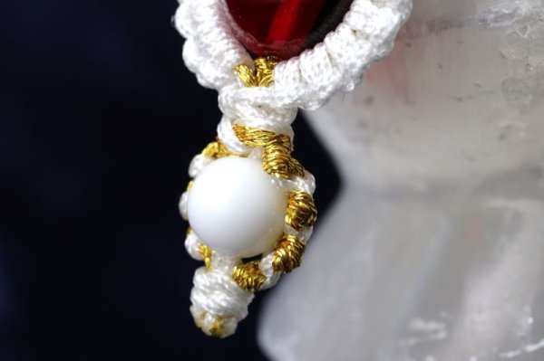 画像3: 2023年　躍進卯ストラップ　うさぎ　チェリーアンバー　ホワイトオニキス　人間関係　強い精神力　情熱　お守り　天然石　品番： 15446