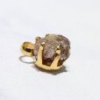 画像2: チャーム　ダイヤモンド原石　レッド　6爪チャーム　アフリカ産　ステンレス　ゴールド　日本製　パワーストーン　天然石　1個　品番：16118 (2)