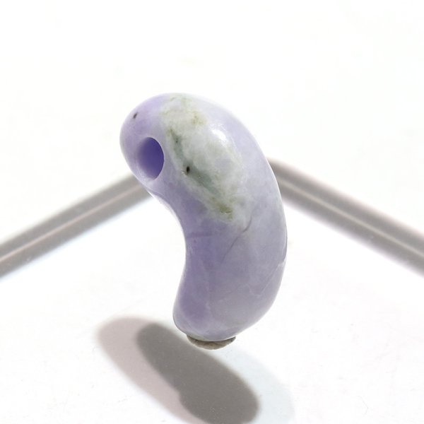 画像3: 【現品限り】【日本銘石】勾玉　糸魚川翡翠＜新潟県＞　ラベンダー　約19mm　小滝産　桐箱入り　穴あき　日本製　国石　安定　平穏　慈悲　智恵　パワーストーン　天然石　品番：16317